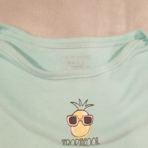 Carters onsie - Picture 3 of 7